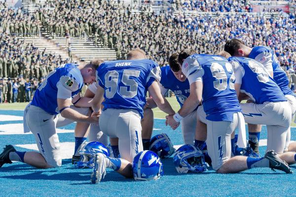 air-force-team-prayer-1200x800-ts600.jpg