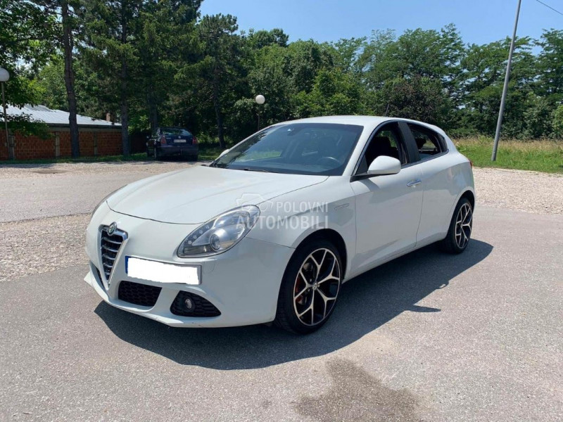 alfa_romeo_giulietta_14_turbo-1920x1080.jpg