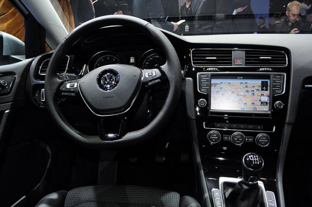 volkswagen-golf-7-dasboard-view.jpg