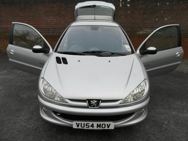 Used_Peugeot_206_1_4_16v_Quiksilver_3_Door_Hatchback_Silver_2004_Petrol_for_Sale_in_UK.jpg