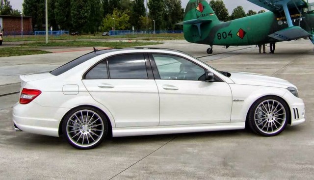Mercedes_w204_c63-amg-white-avus-tuning-2.jpg