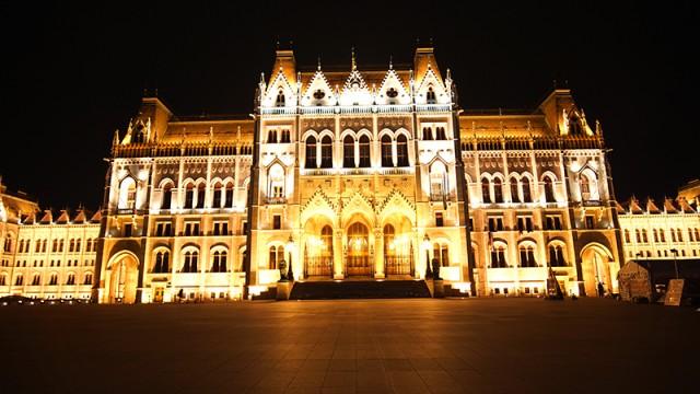 parlament.jpg