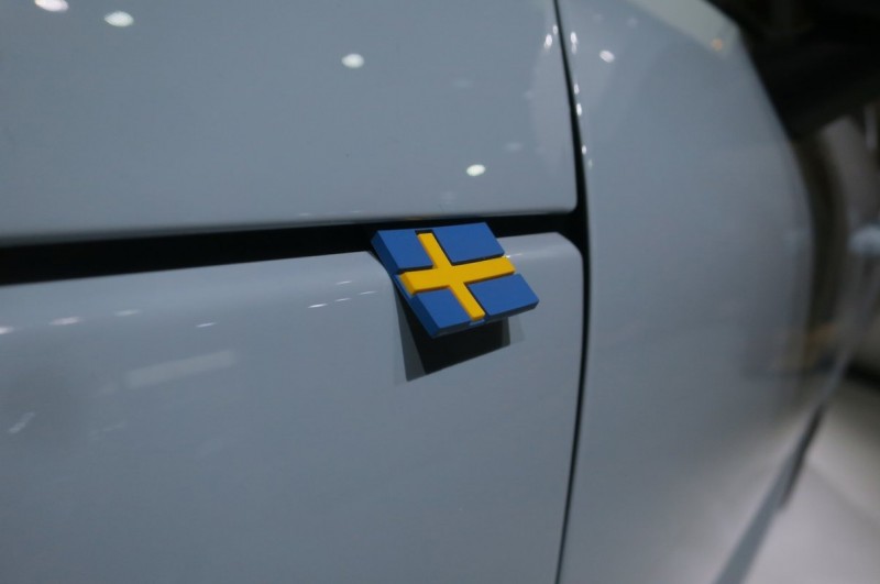2019-Volvo-XC40-flag.jpg