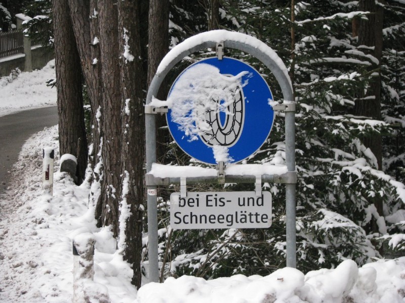 Hochzirler_Straße_Schneekettenpflicht.jpg